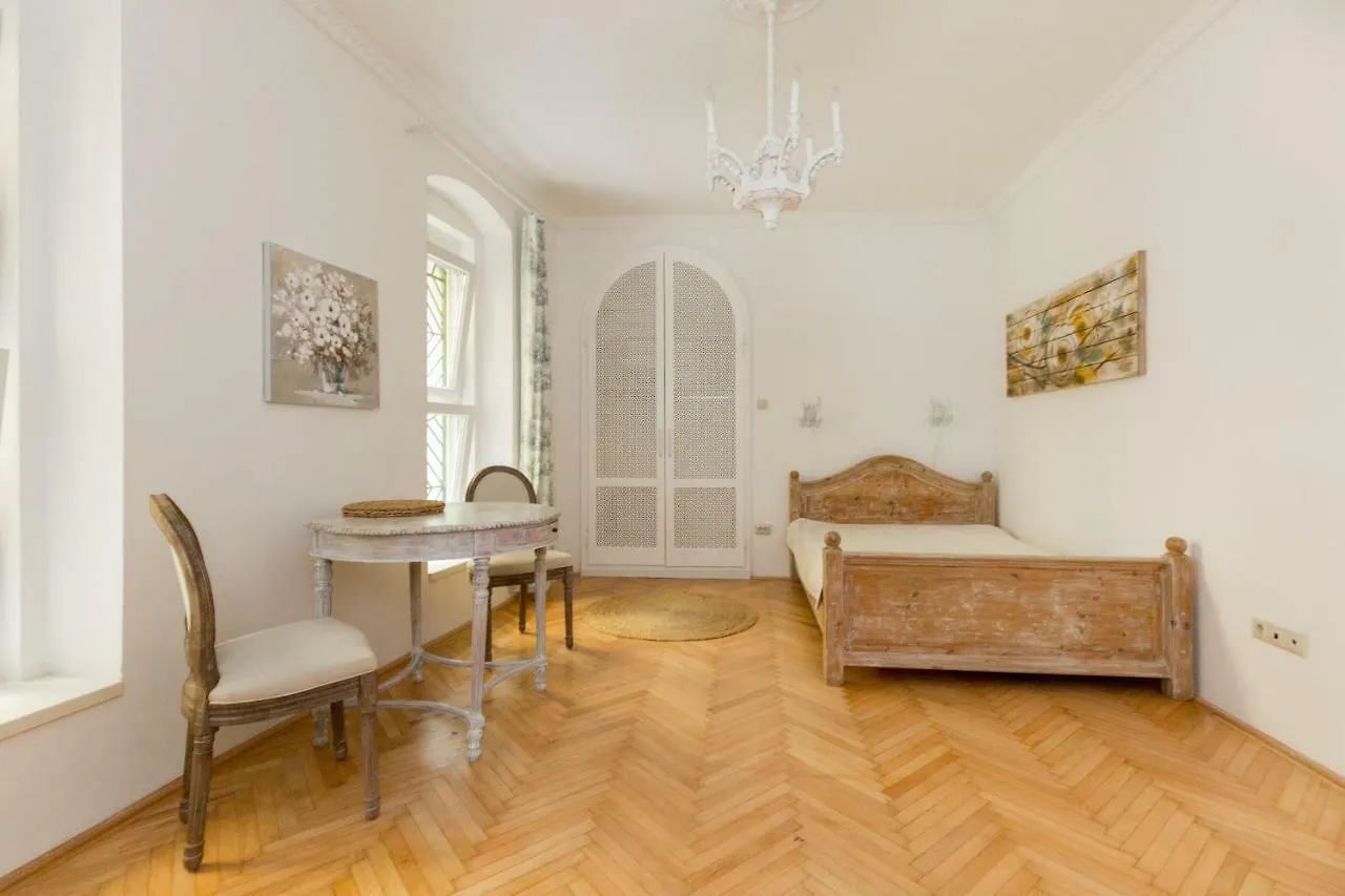 Vintage Style Apartment location
