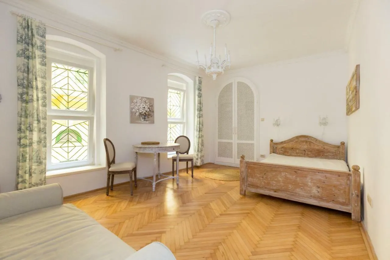 Vintage Style Apartment Budapest