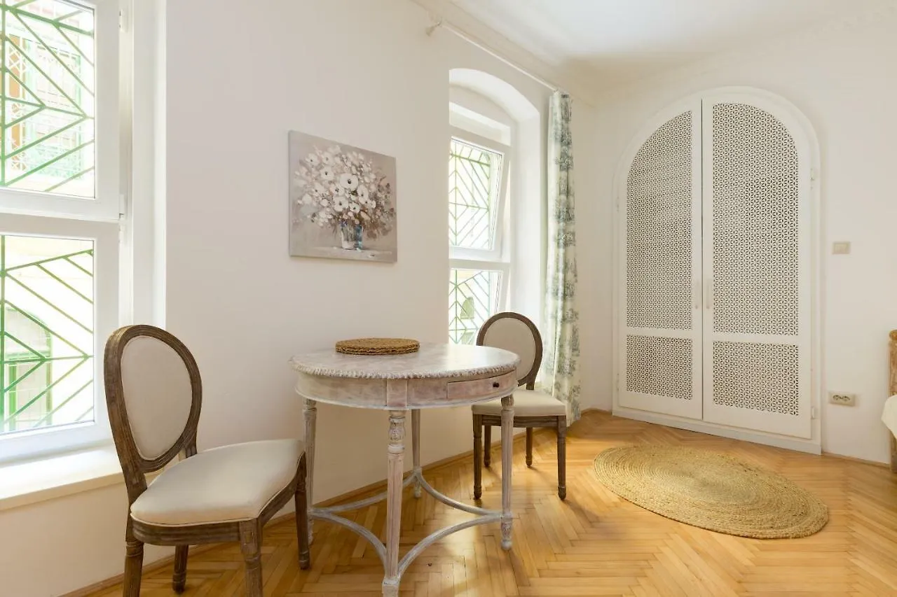 Vintage Style Apartment Budapest