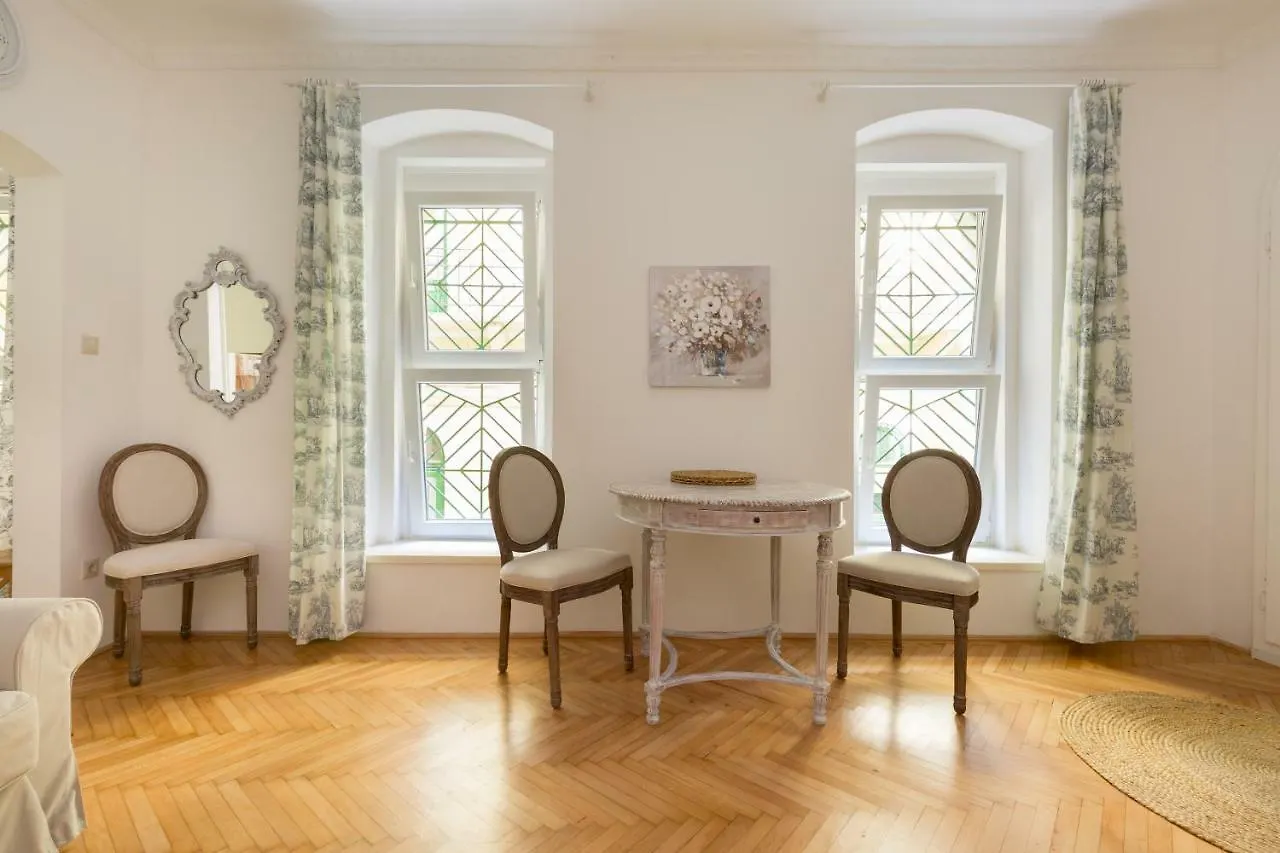 Vintage Style Apartment Budapest