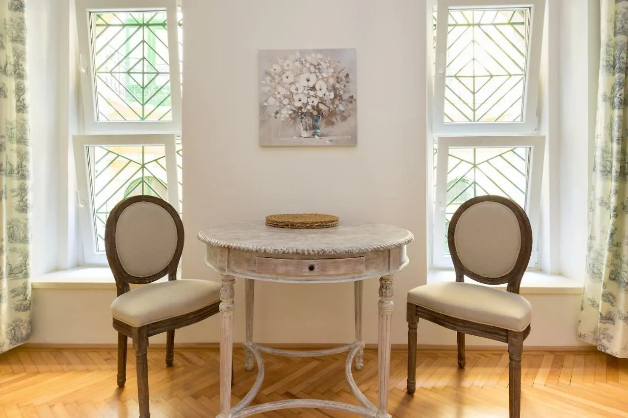 Vintage Style Apartment Budapest